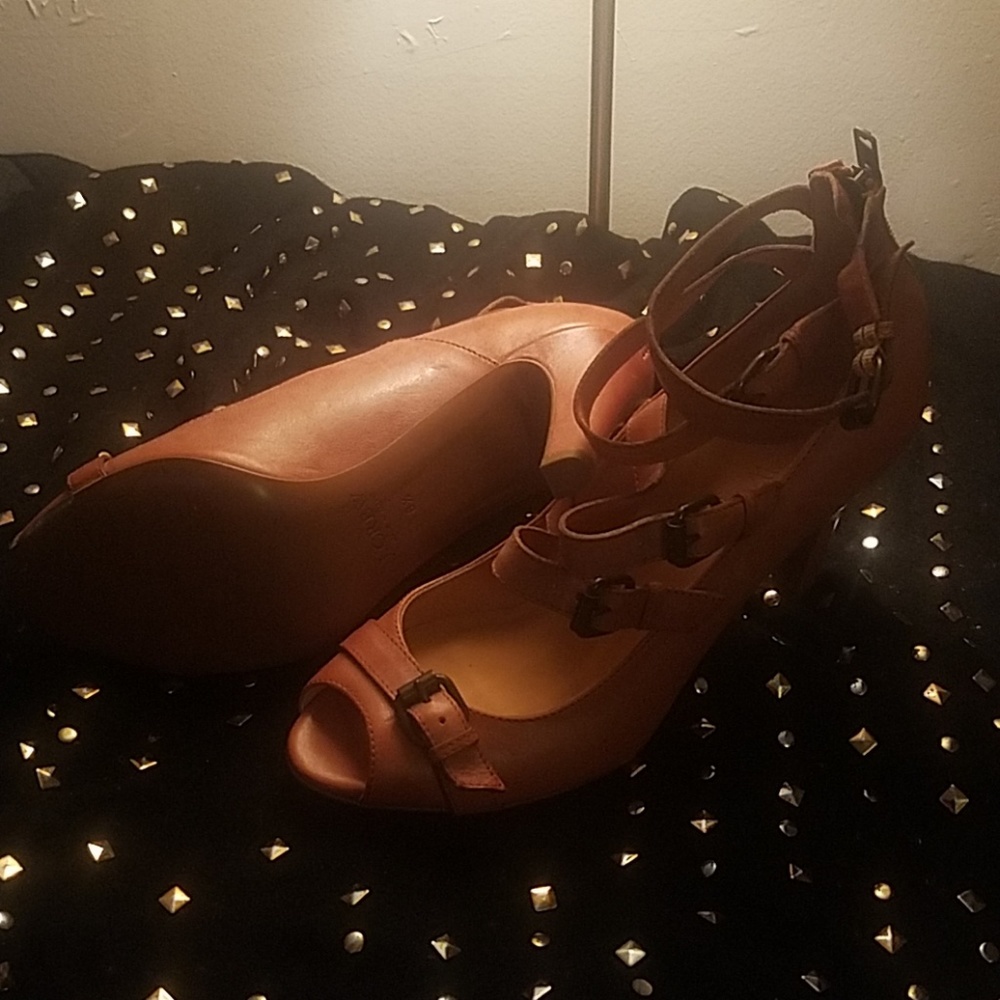 Shoes - Picture 2 of 3